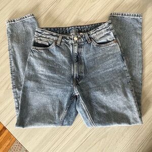 Monki Stonewashed Straight Leg Ankle Jeans